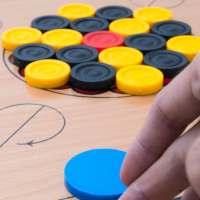 Carrom Board Game: Disc Pool