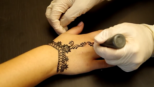 A letter mehndi design  Henna tattoo designs Alphabet tattoo designs Henna  tattoo designs simple