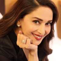 Madhuri Dixit HD Wallpapers on 9Apps