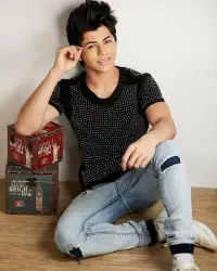 Siddharth Nigam HD Wallpapers APK Download 2023 - Free - 9Apps
