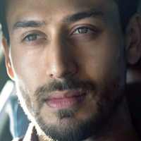 Tiger Shroff Wallpapers on 9Apps