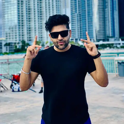 Téléchargement de l'application Guru Randhawa HD Wallpapers 2023 - Gratuit - 9Apps Téléchargement de l'application Guru Randhawa HD Wallpapers 2023 - Gratuit - 9Apps