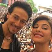 Selfie with Tiger Shroff on 9Apps