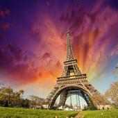Eiffel Tower Live Wallpaper on 9Apps