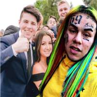 Take selfie with 6ix9ine