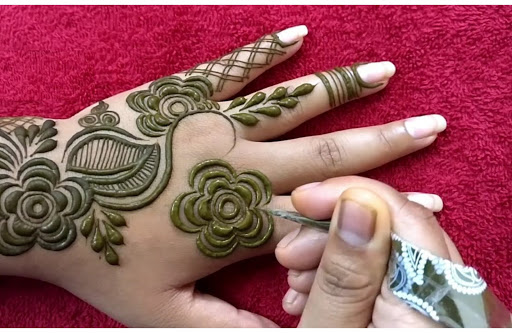Beautiful Mehndi Designs By @amgad_henna1995 Download the K4 Henna App.  LINK IN BIO ! 👆👆 #henna #hennafun #hennaart #hennainspir... | Instagram